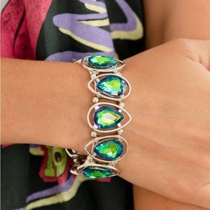 NWT beautiful stretch bracelet with gorgeous stones all around the bracelet.
